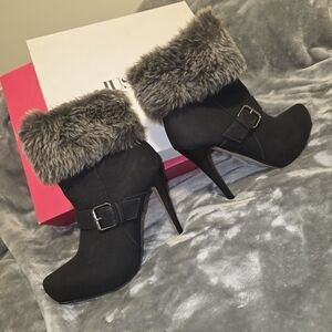 JustFab Black Boots with Gray Fur Trim